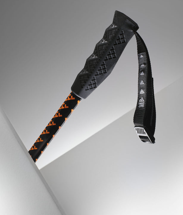 Black Crows META sauvat MUSTA ORANSSI