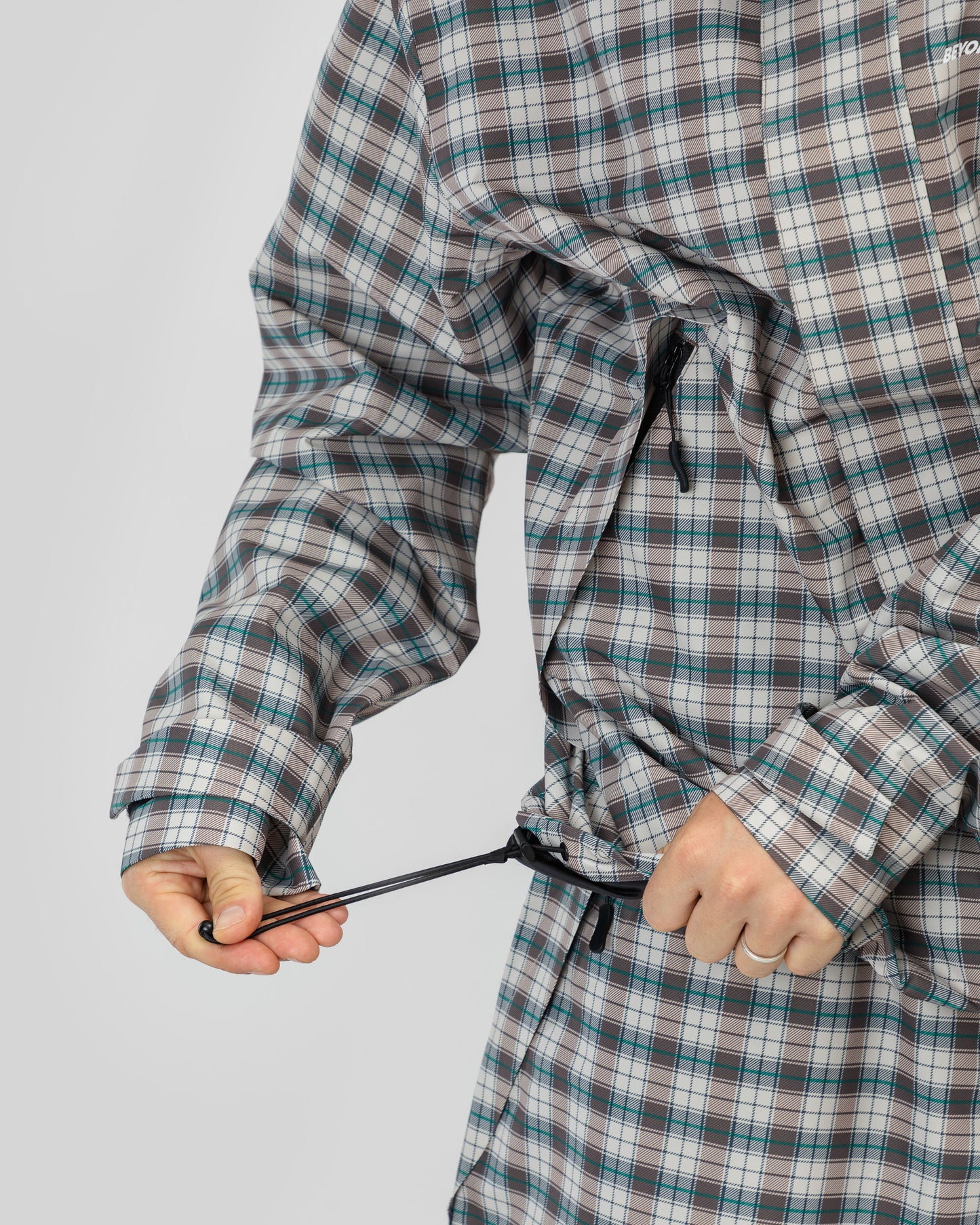 Mitalien tuolla puolen - Ruututakki