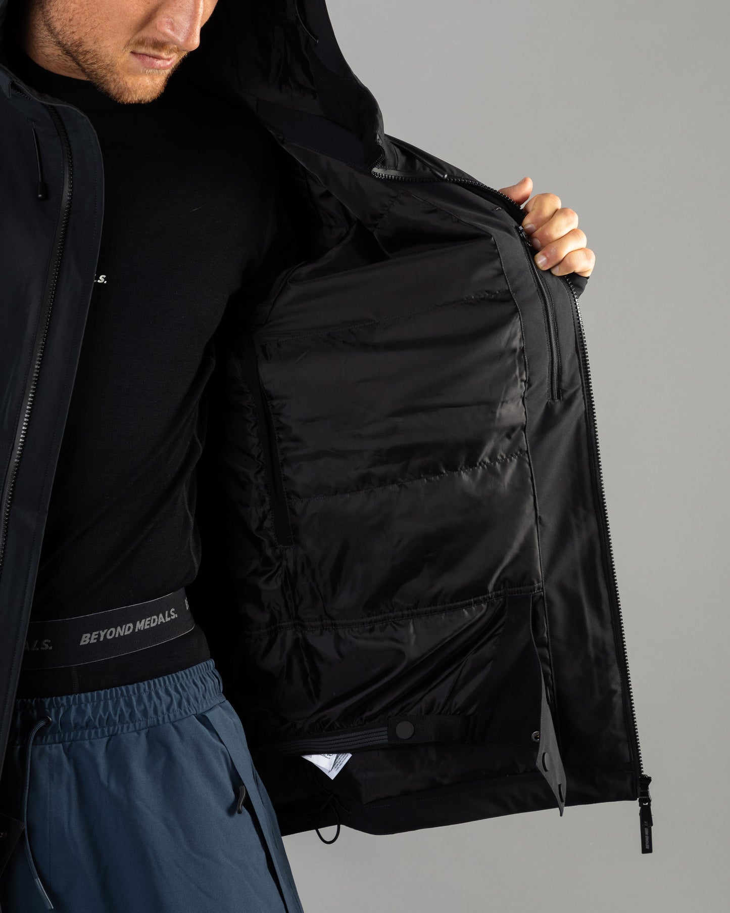 Beyond Medals - FULLZIP JACKET 2L Musta