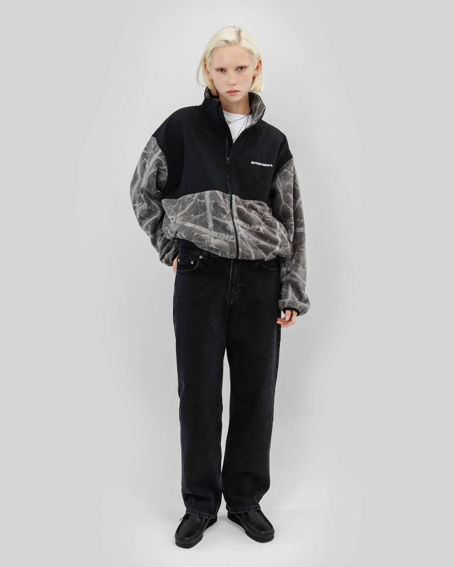 Beyond Medals - Ruskea tekninen fleecetakki