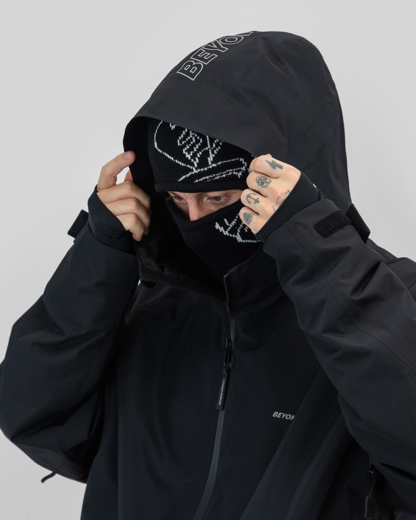 Beyond Medals - Nostalgia-takki 2L Musta