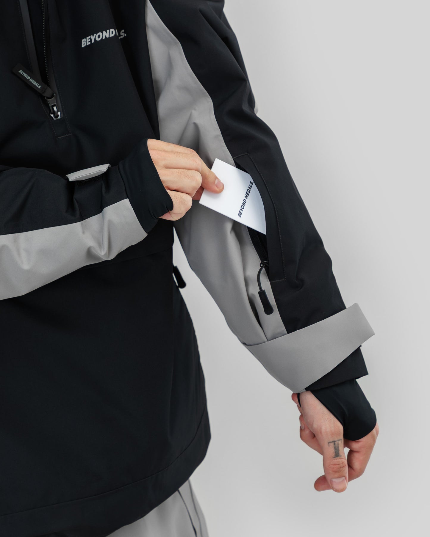 Beyond Medals - Retroanorakki 2L Musta