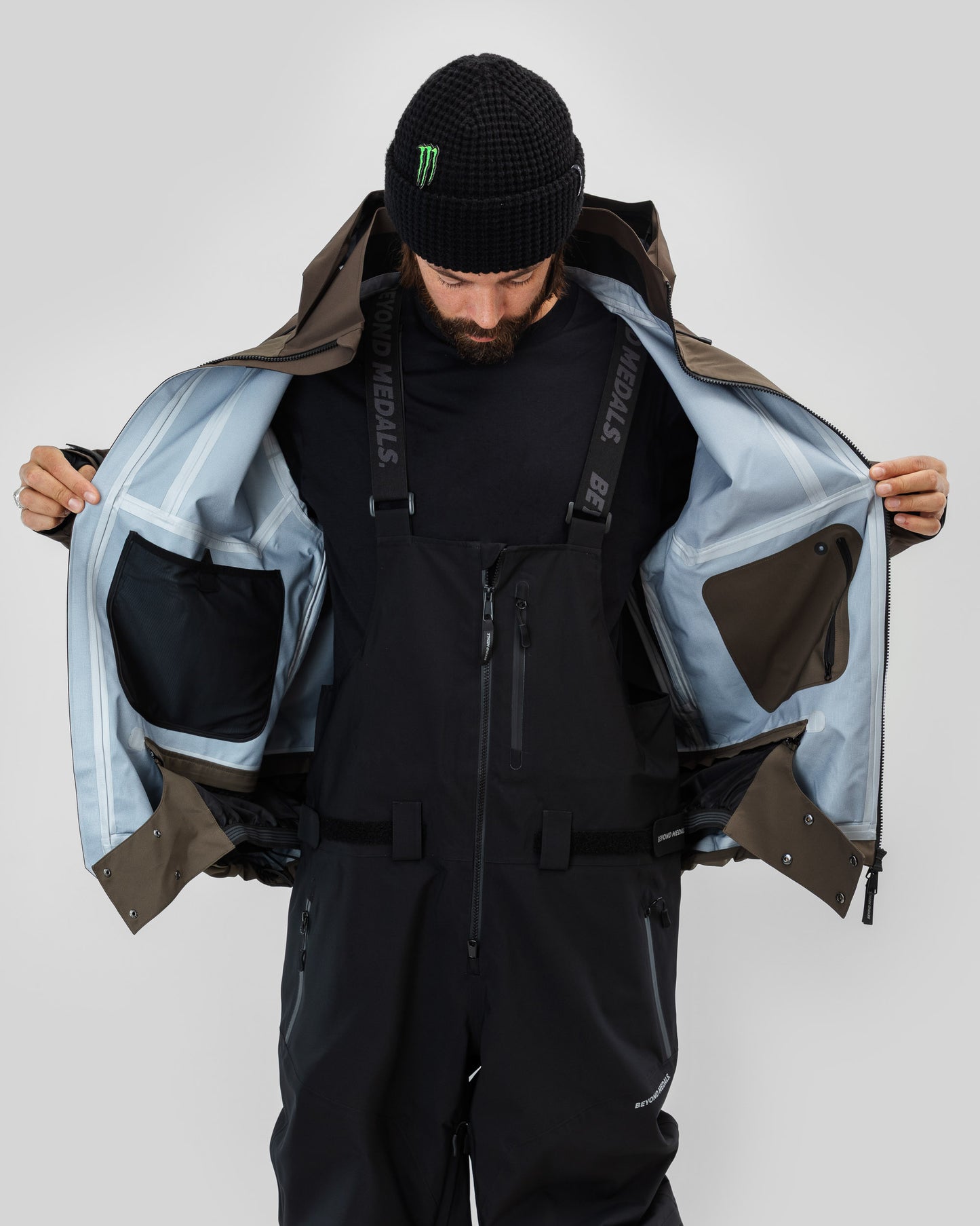 Beyond Medals - Tekninen takki 3L Ruskea