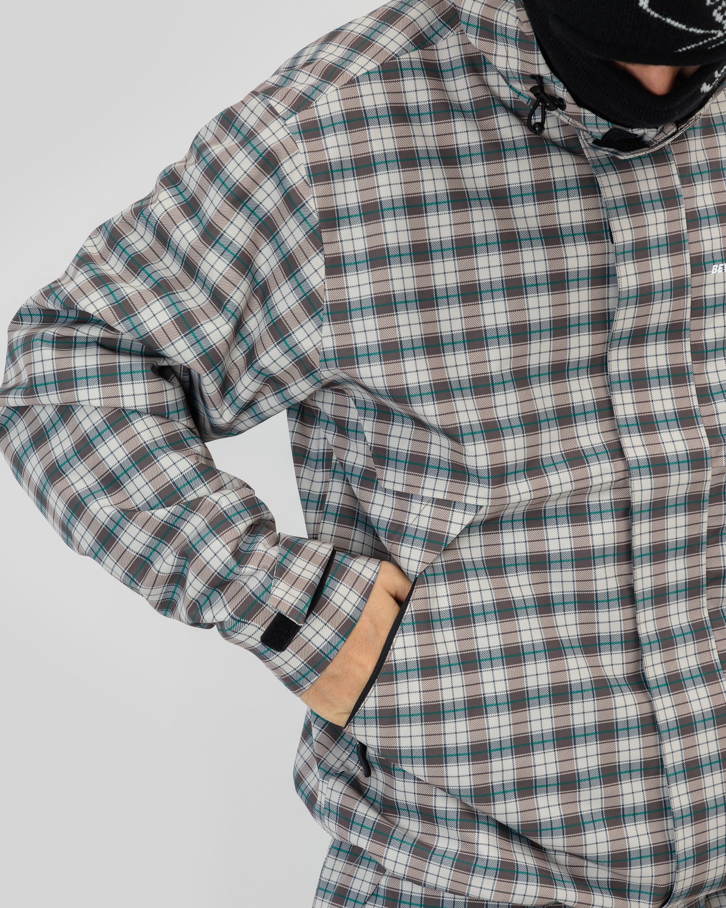 Mitalien tuolla puolen - Ruututakki