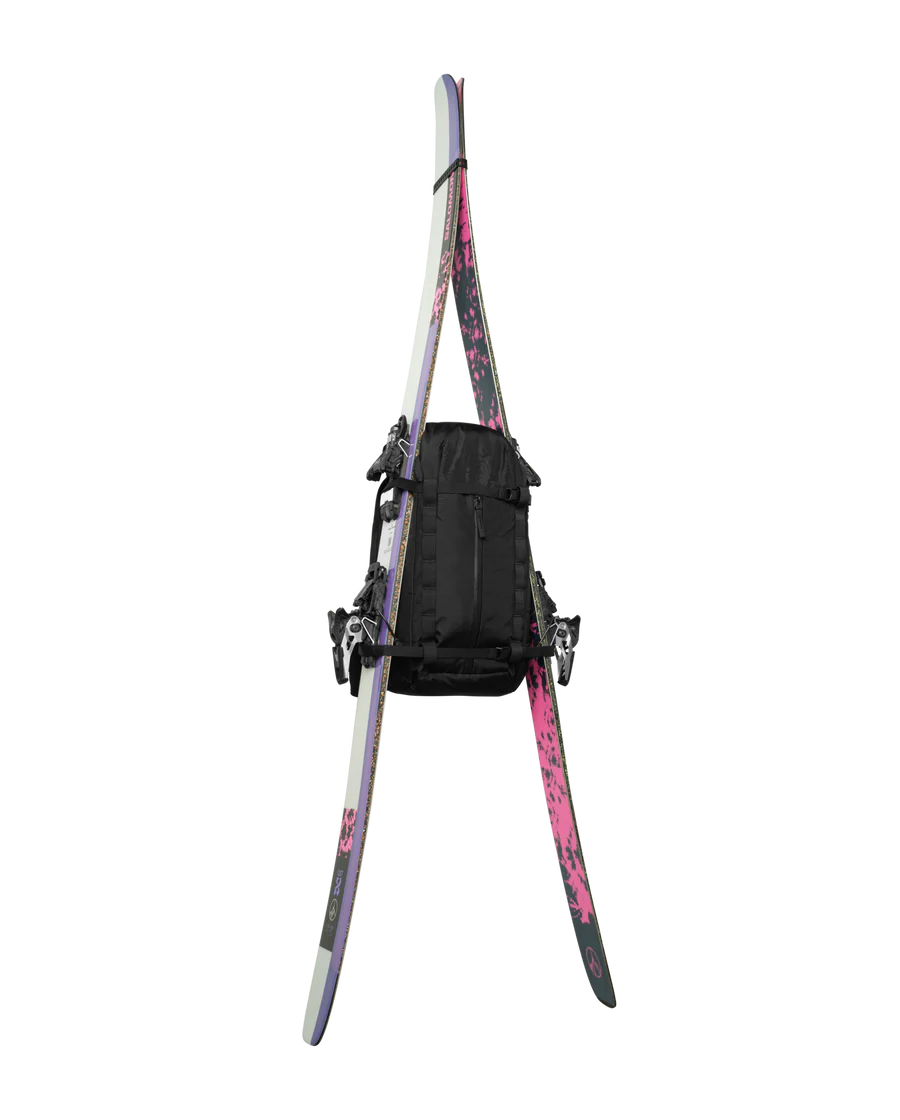 Db Journey - Eräilyreppu 25L Musta