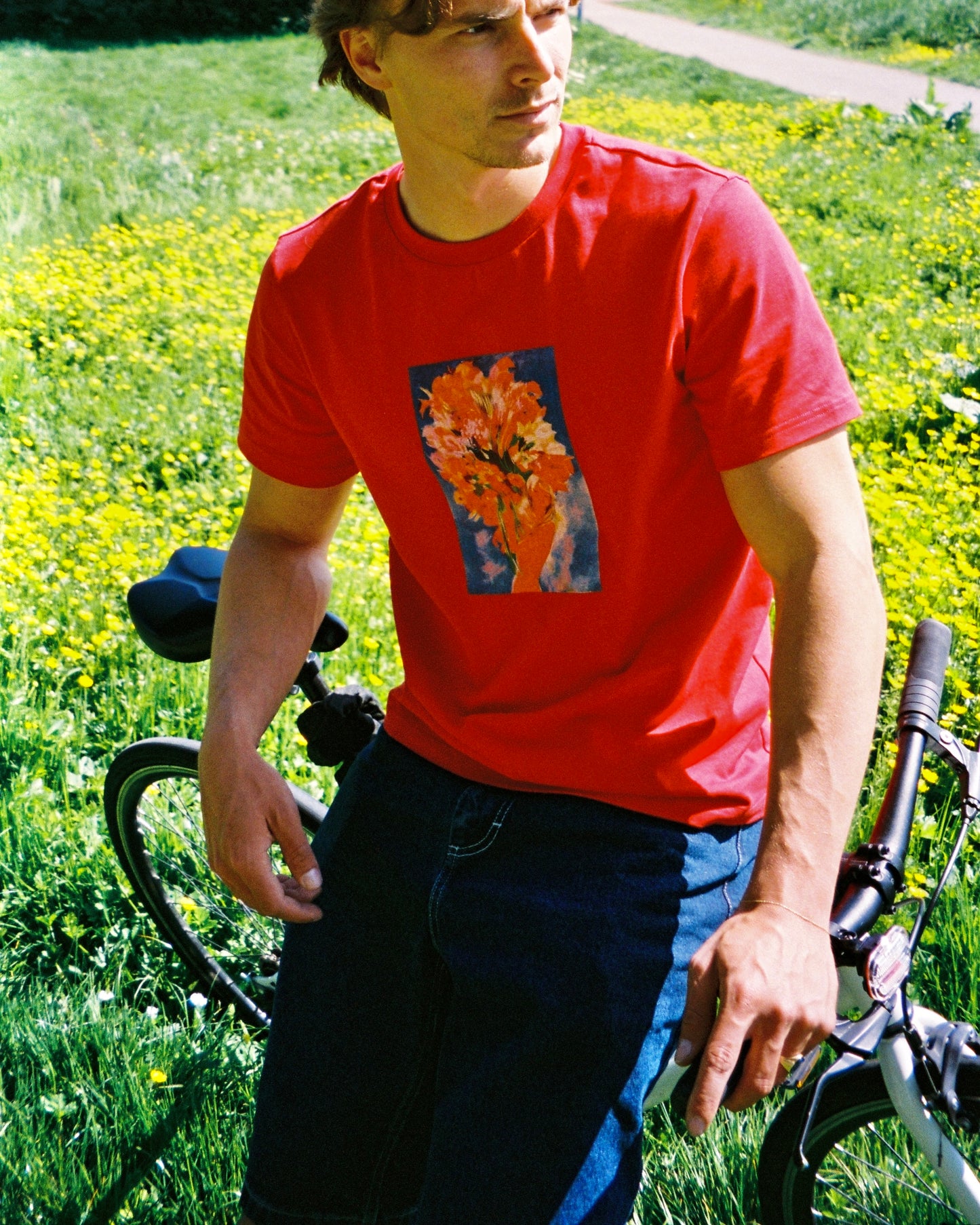 Loose Company - Kukkakuvioinen T-paita