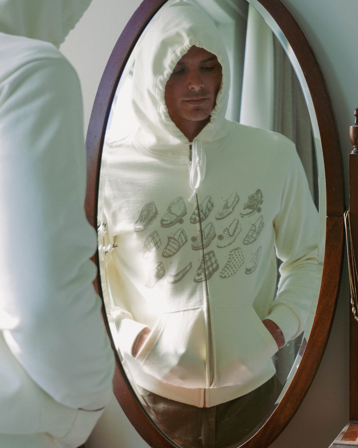 The Loose Company - Vetoketjullinen tohvelihuppari, kermanvärinen